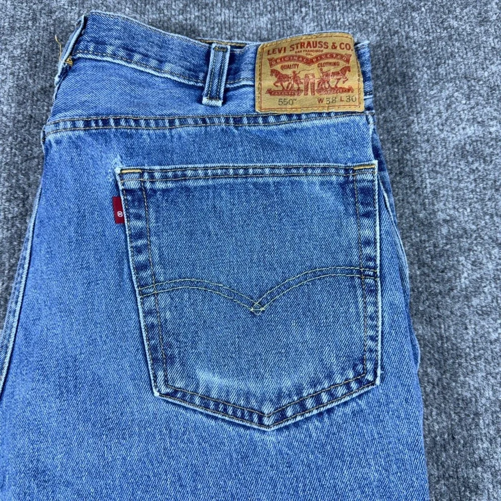 Levis 550 Relaxed Fit Tapered Leg Jeans Mens 38x30 Blue Denim Medium Wash